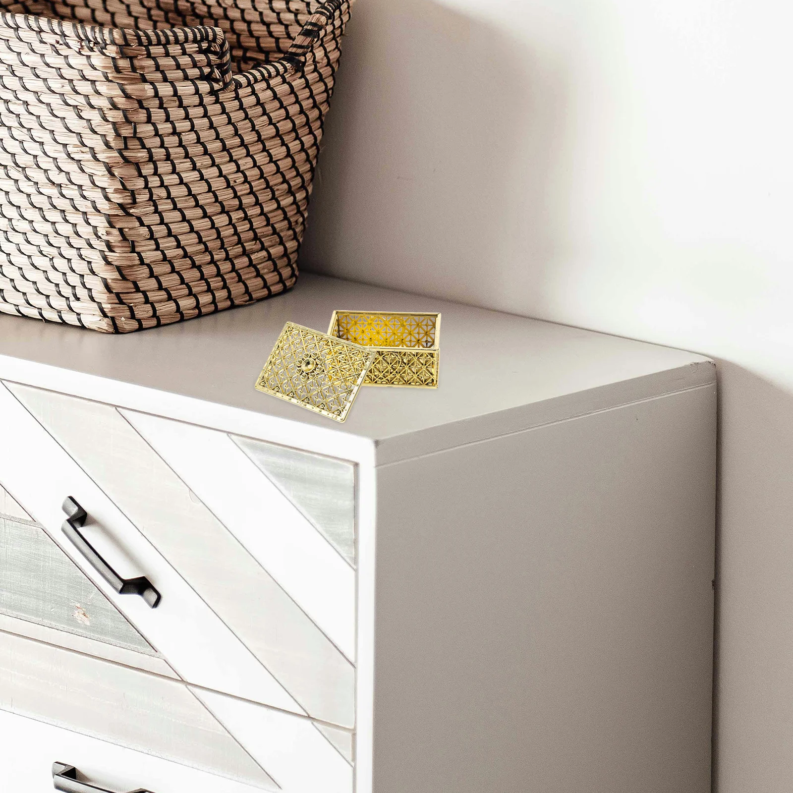 

Golden Electroplated Jewelry Box Hollow Rectangle Treasure Chest Vintage Storage For Rings Earrings Necklaces Wedding