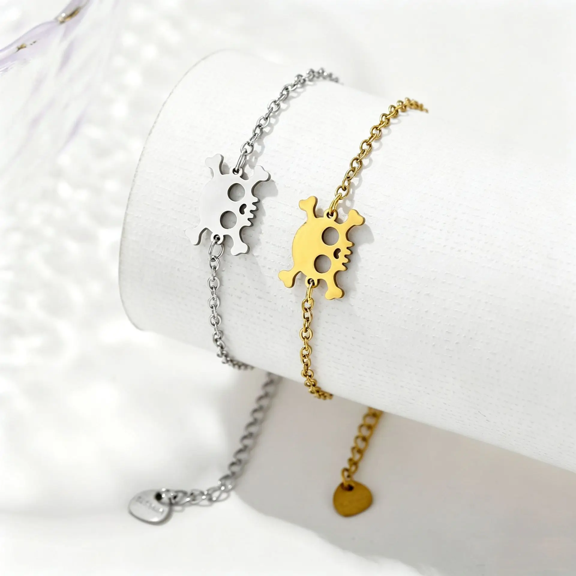 

1pcs European and American retro stainless steel skull bracelet punk hip-hop Halloween titanium steel bracelet, Silver Zircon Necklace, Minimalist Clavicle Chain, Elegant Women Jewelry, Fashion Party Necklaces