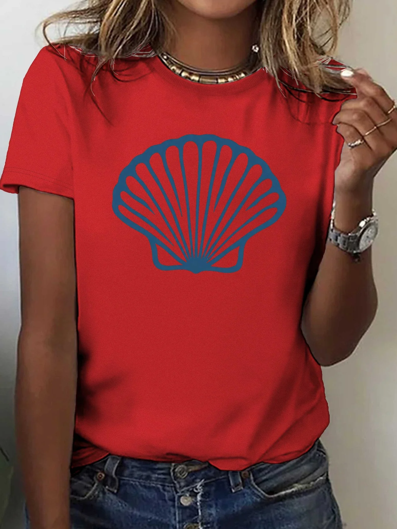 Camiseta suave para elendo a dne para mujerTop blanco con patron de concha azul marinotraje غير رسمي de verano cuello redondo