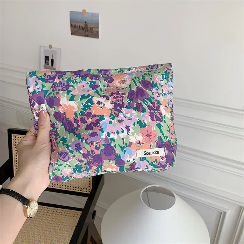 Fashion Vintage Floral Cosmetic Bag Women Daily Clutch Bag Female Makeup Bags Makeup Pouch Wash Bag Travel Cosmetic Organizer