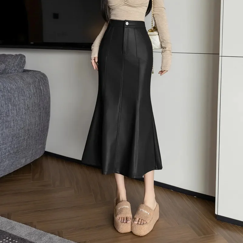 خمر عالية الخصر بولي Leather التنانير الجلدية للنساء 2026 الخريف الشتاء جديد عصري ذيل السمكة ملفوفة قلم رصاص التنانير الإناث #4