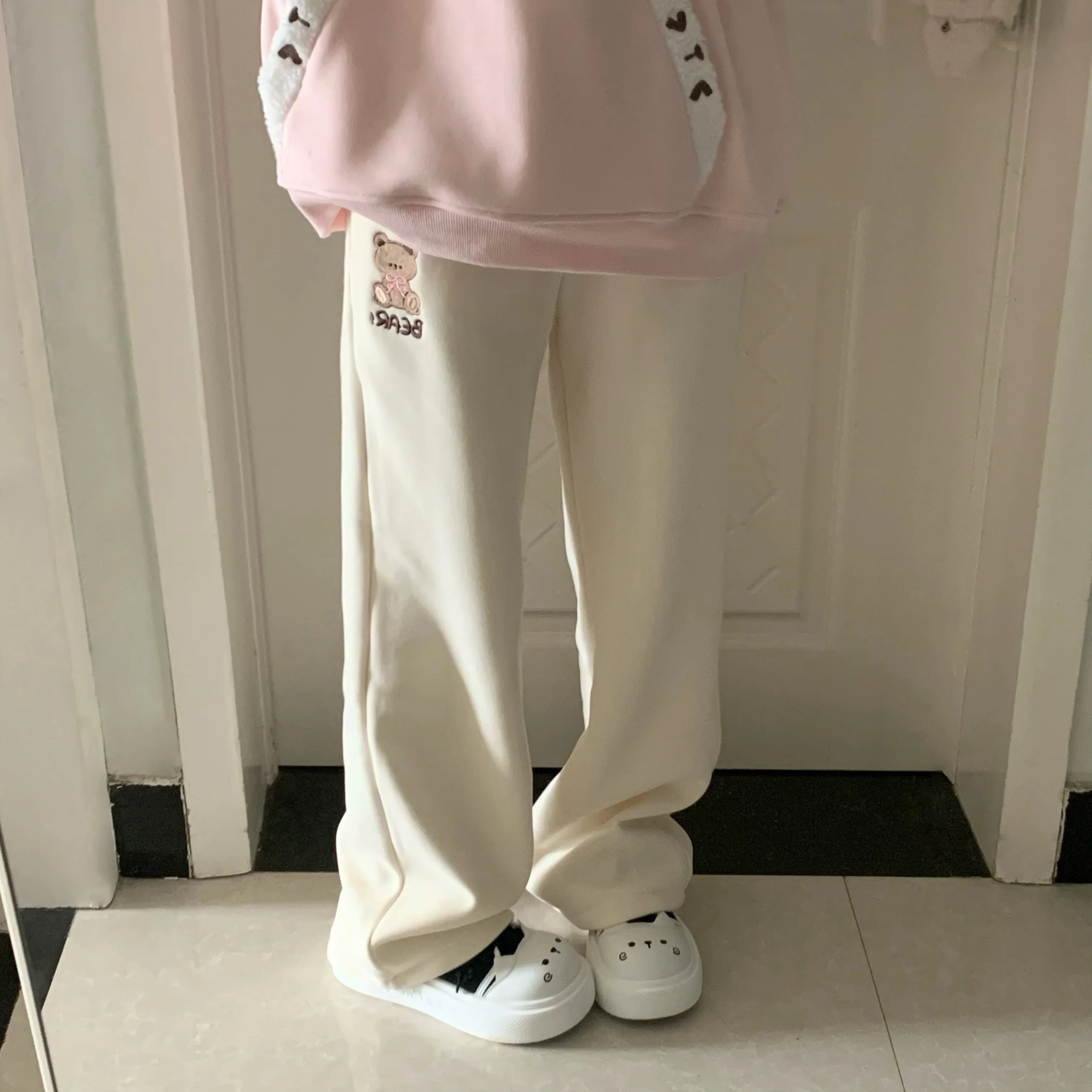 2025 الربيع والخريف جديد فتاة لينة لطيف تنوعا الدب المطرزة بنطال مرن عادية اليومية الصوف فضفاض مستقيم السراويل الطويلة