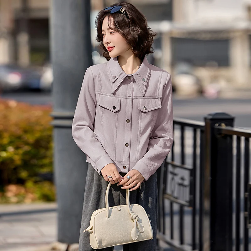 جاكيت نسائي قصير من الجلد الصناعي المجعد لربيع وخريف 2026، بياقة مقلوبة وأزرار أمامية، ملابس خارجية عصرية