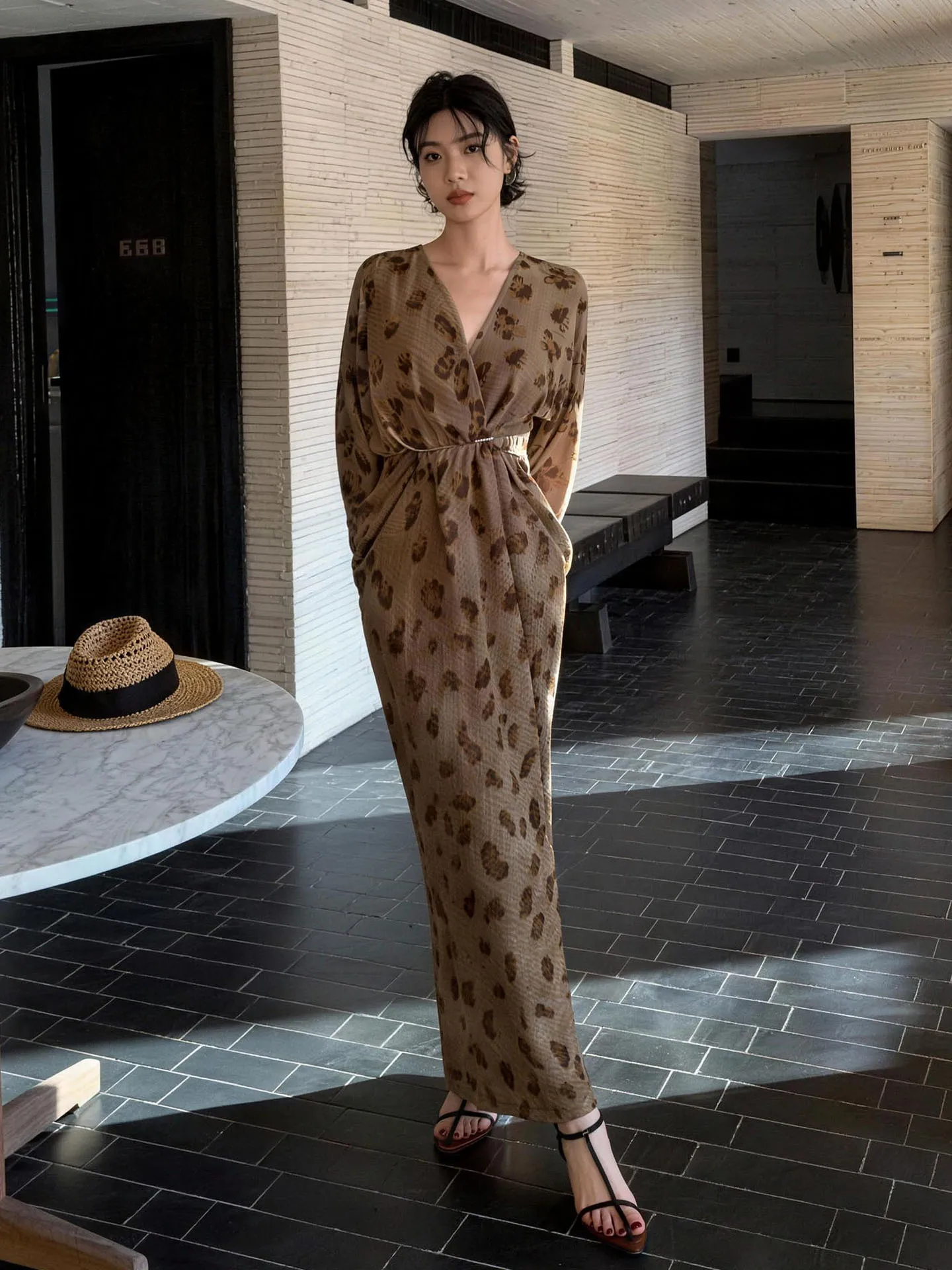 

Retro V-ne Print Dr Women's Spring 2026 Slimming Waist Cinched Long Dr Ele A-line Skirt Polyester Fiber