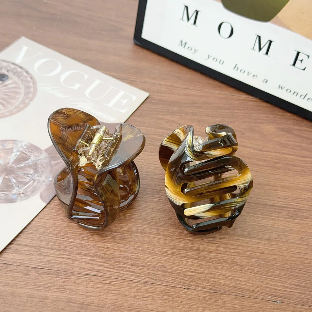 Marble Swirl Acrylic Hair Claw Clip Large Non Slip Shark Hair Grab Clamp Elegant Tortoiseshell Pattern Hair Barrettes for Women
