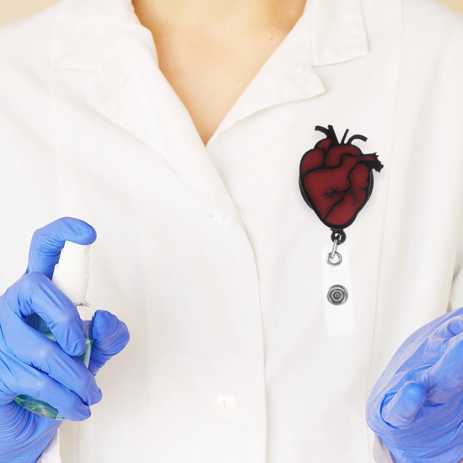 

2Pcs Heart-Shaped Badge Holders Retractable Nurse Badge Reels Plastic Easy Carry Trade Show Id Card Clips