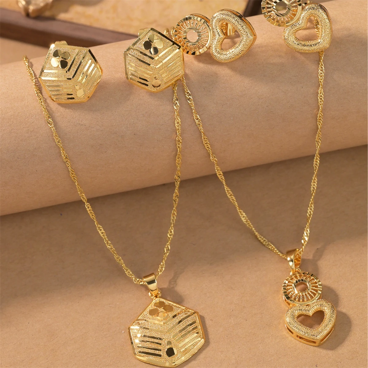 

Изысканный комплект ювелирных изделий золотого цвета для вечеринки, серьги-гвоздики и ожерелье с подвеской, африканский свадебный комплект украшений для помолвки