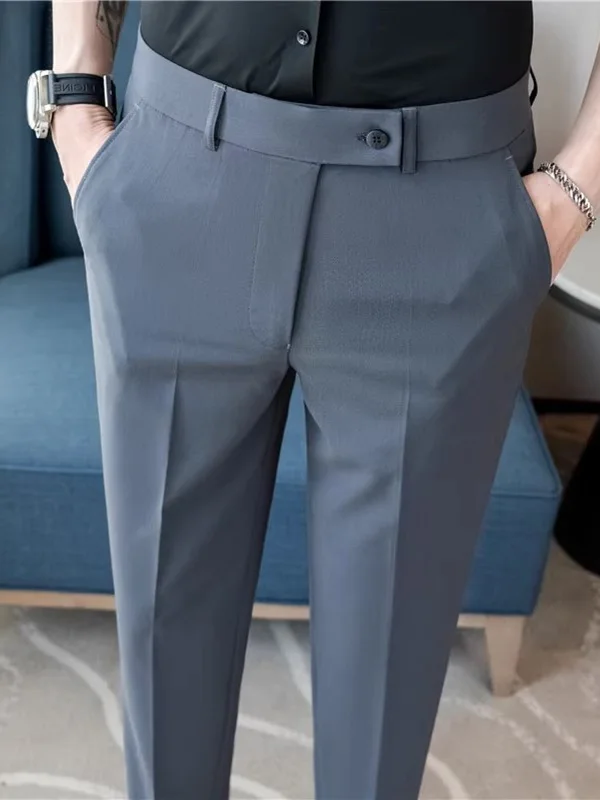 กางเกงขายาวทรงตรงผอมเพรียวติดกระดุมด้านข้าง สไตล์ลำลองสีขาวสำหรับผู้ชาย รุ่นบางเบาสำหรับฤดูร้อน ปี 2025  แบบใหม่ 9 ชิ้น  ทันสมัย