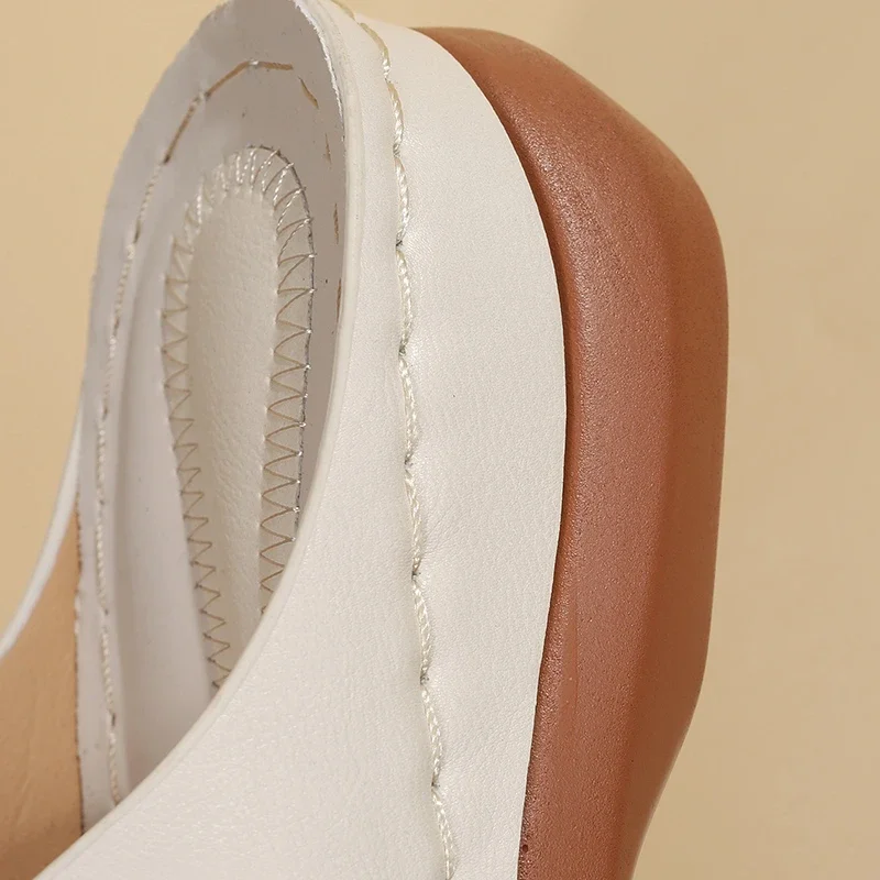 Damen Verstellbare Keilabsatz-Sandalen mit Knopfverschluss, Orthopädischer Fußgewölbestütze, Perforierte Sommer-Plateau-Flip-Flops – Detail 2