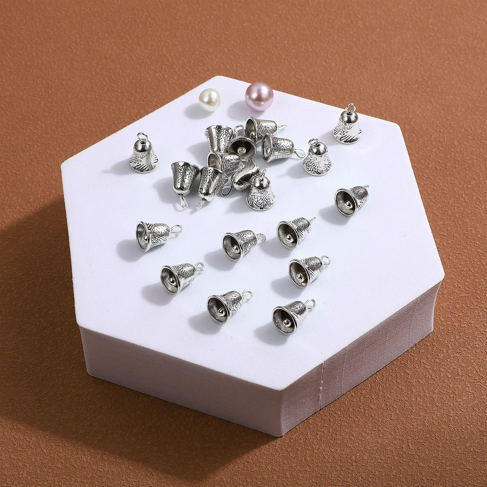 Campanas de Navidad para manualidades, 20 piezas, Mini cascabeles, colgante de plata, dijes de joyería DIY para collar, pulsera, actividad artesanal para niños