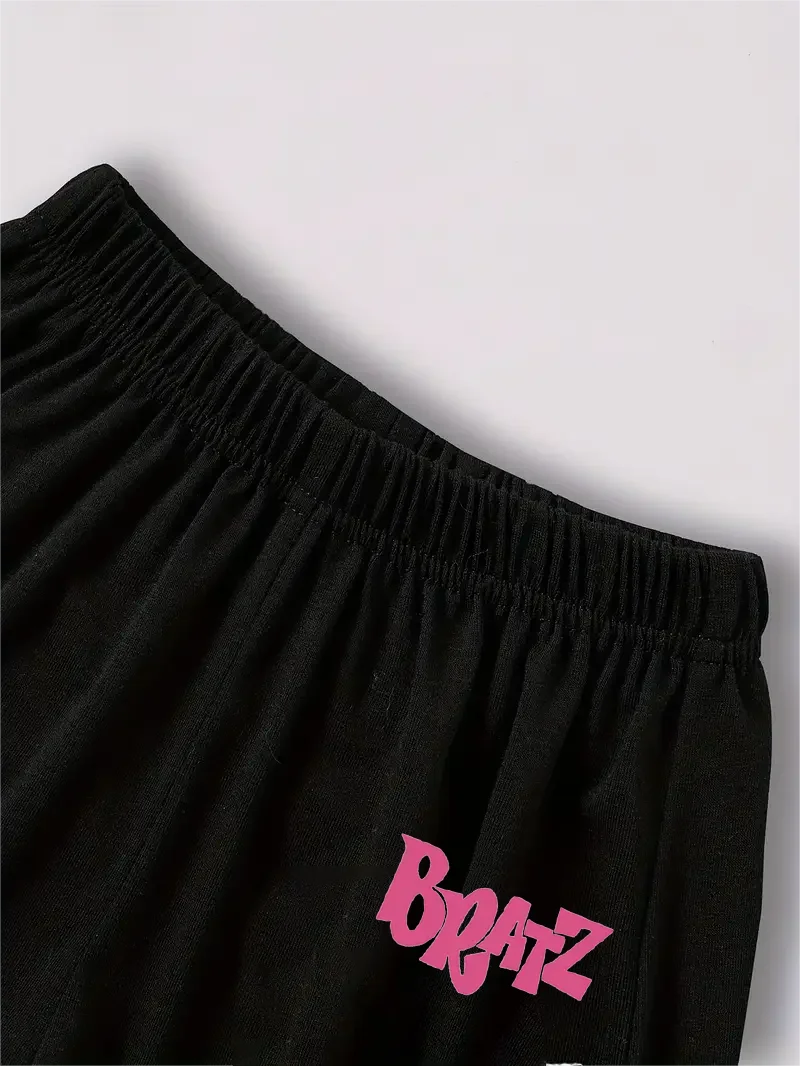 بدلة صيفية كاجوال لطيفة للفتيات برقبة دائرية، بلوزة مطبوعة على شكل وحيد القرن باللون الوردي مع شورت مطبوع عليه حرف واحد فقط أسود