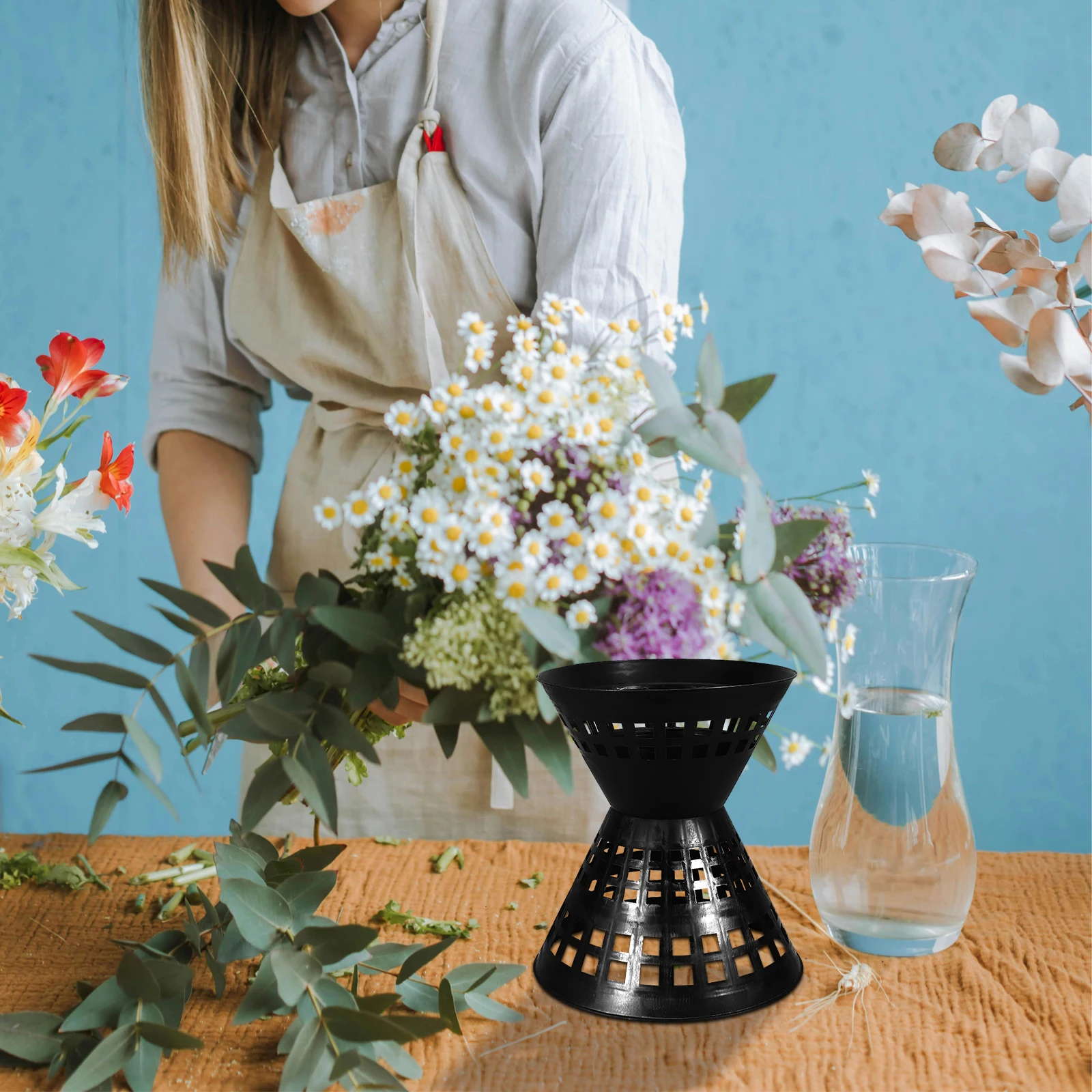 

4 Pcs Flower Fixed Base Floral Bouquet Holder Bottom Arrangement Supply Black Florist Supplies Accessories Stand Bride