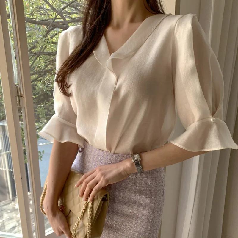 

Элегантная шифоновая блузка с V-образным вырезом и рукавами-колокол, женская летняя модная тонкая прозрачная шикарная кружевная рубашка прямого кроя с коротким рукавом