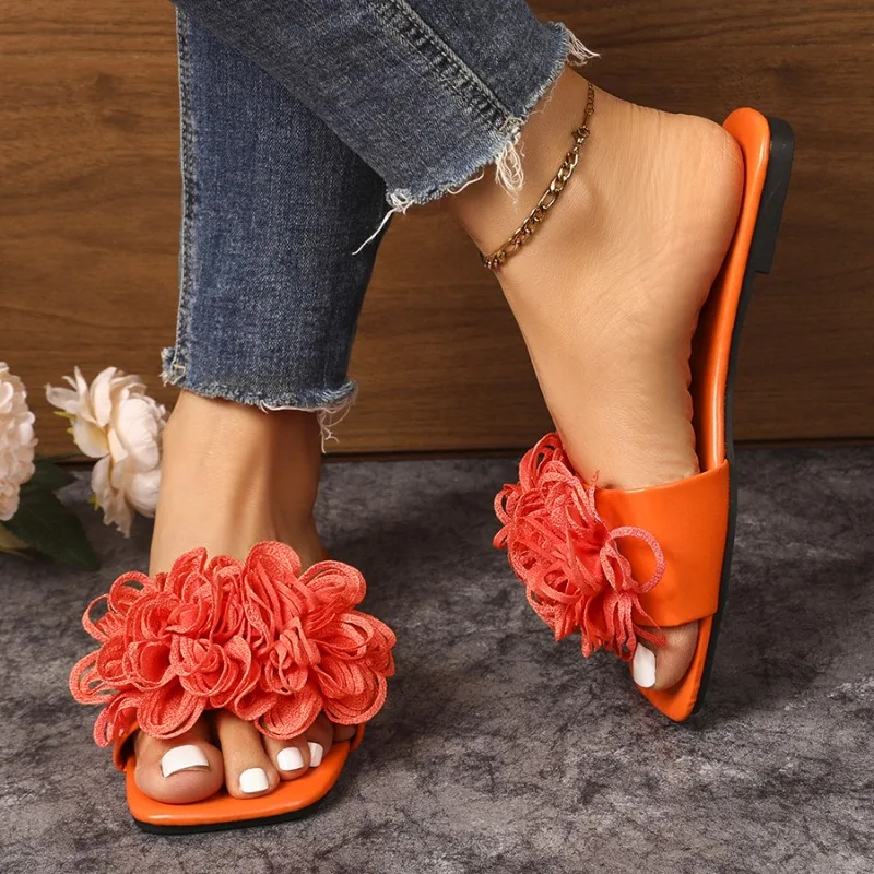 Sommerliche Damen-Sandalen mit eckiger Zehenpartie, stilvolle Blumen-Designer-Slipper, neue leichte Damen-Slipper mit offener Zehenpartie