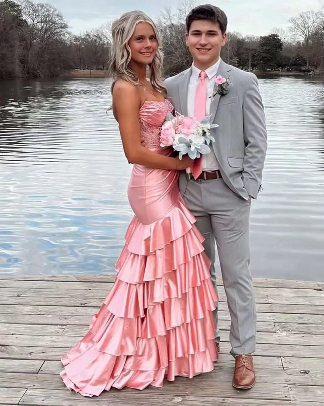 Suknia wieczorowa syrena z satyny, długa, bez ramiączek, warstwowa, z falbanami, formalna, z rozcięciem, marszczona, z gorsetem, sukienka na przyjęcie.