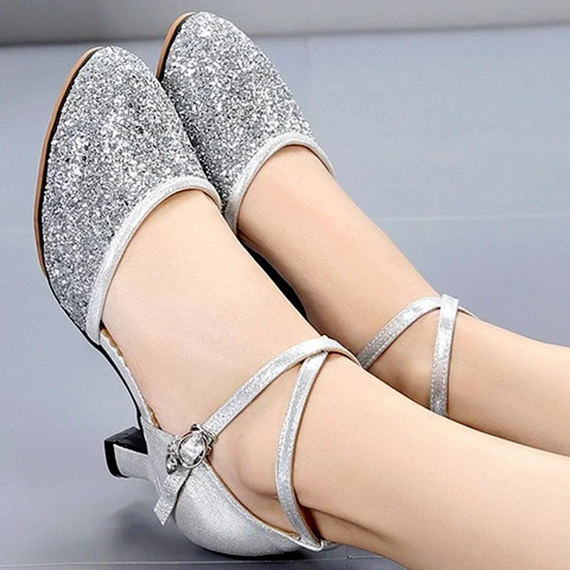 รองเท้าเต้นรำ XIHAHA รุ่นใหม่ ประดับเลื่อม 4 สี สำหรับผู้หญิง เต้นบอลรูม แทงโก้ ซัลซ่า ละติน ราคาถูก หัวปิด รองเท้าซัลซ่าผู้หญิง รองเท้าบัลเลต์ พื้นนุ่ม