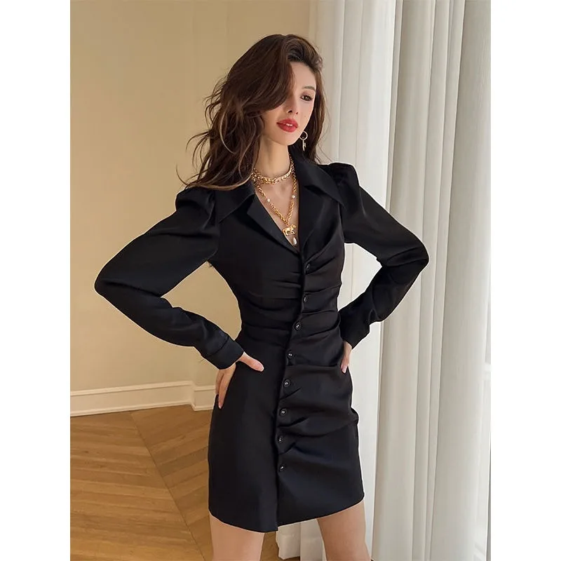 세련된 V넥 긴소매 사선 플래킷 퍼프 소매 새틴 블랙 허리 가방 힙 스커트 버튼 셔츠 드레스