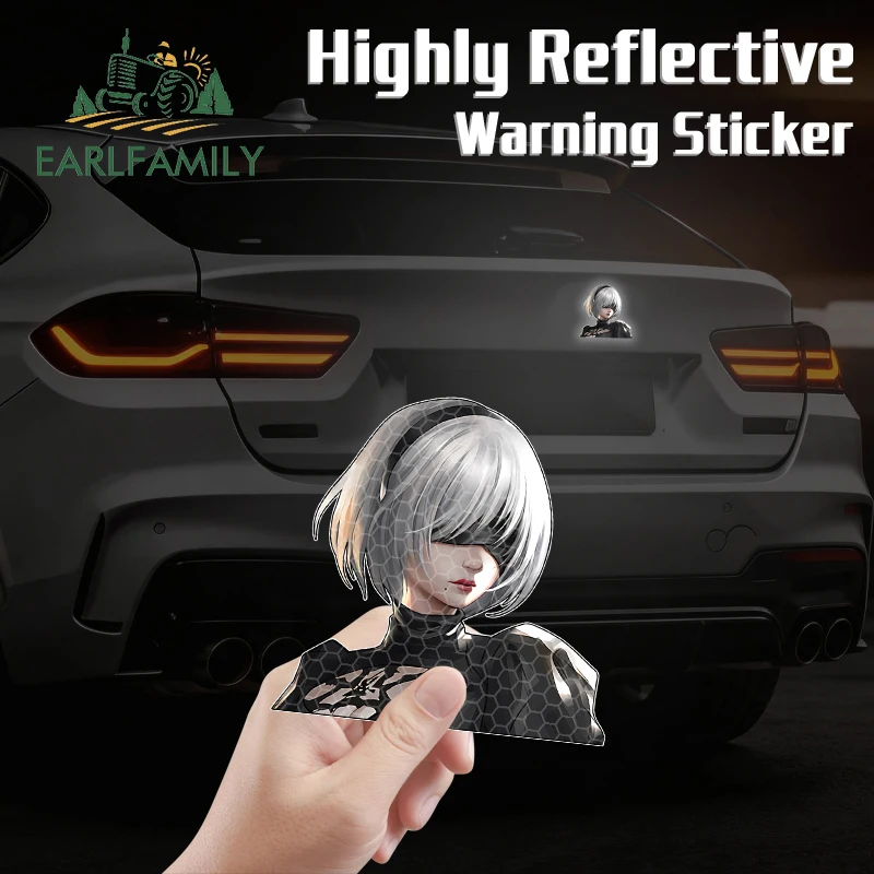 EARLFAMILY Coole Nier 2B Auto-Reflektoraufkleber Silberhaariges Mädchen Autoaufkleber Racing Drifting Trolley Vinyl-Aufkleber Auto-Styling