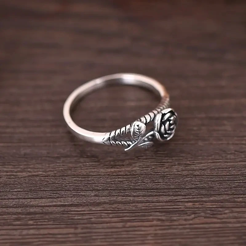Huitan Vintage Rose Rings Women Exquisite Flower Shaped Metal Rings Daily Wear Aesthetic Accessories Party Ancient Retro Jewelry