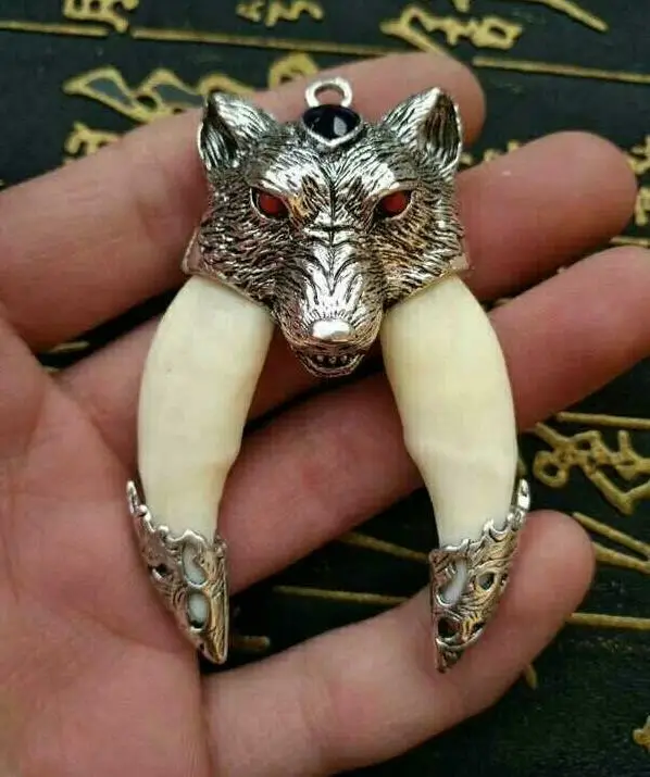 Handcrafted Necklace Wolfs Tooth Fangs Pendant Teeth Bone Vintage Tibetan Amulet Antiques Figurines Hip Hop Choker Pendants