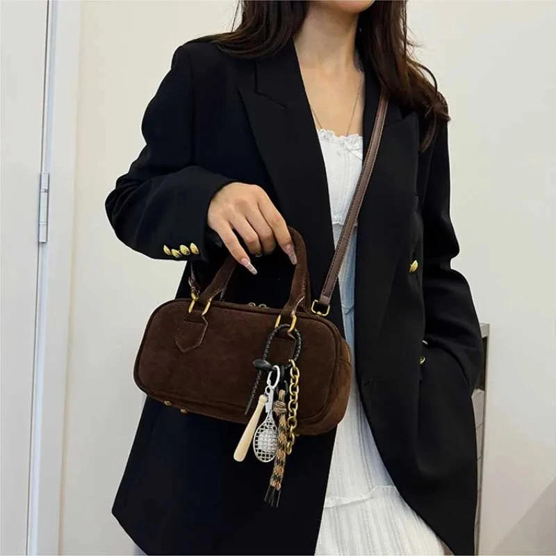 

Осенне-зимняя универсальная квадратная сумка через плечо для женщин, винтажная замшевая маленькая сумочка с короткой ручкой и подвеской