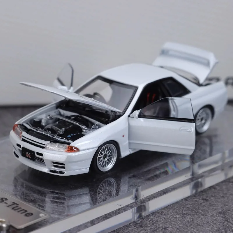 

Литая под давлением модель автомобиля FH 1:64 Skyline S Tune R32 White