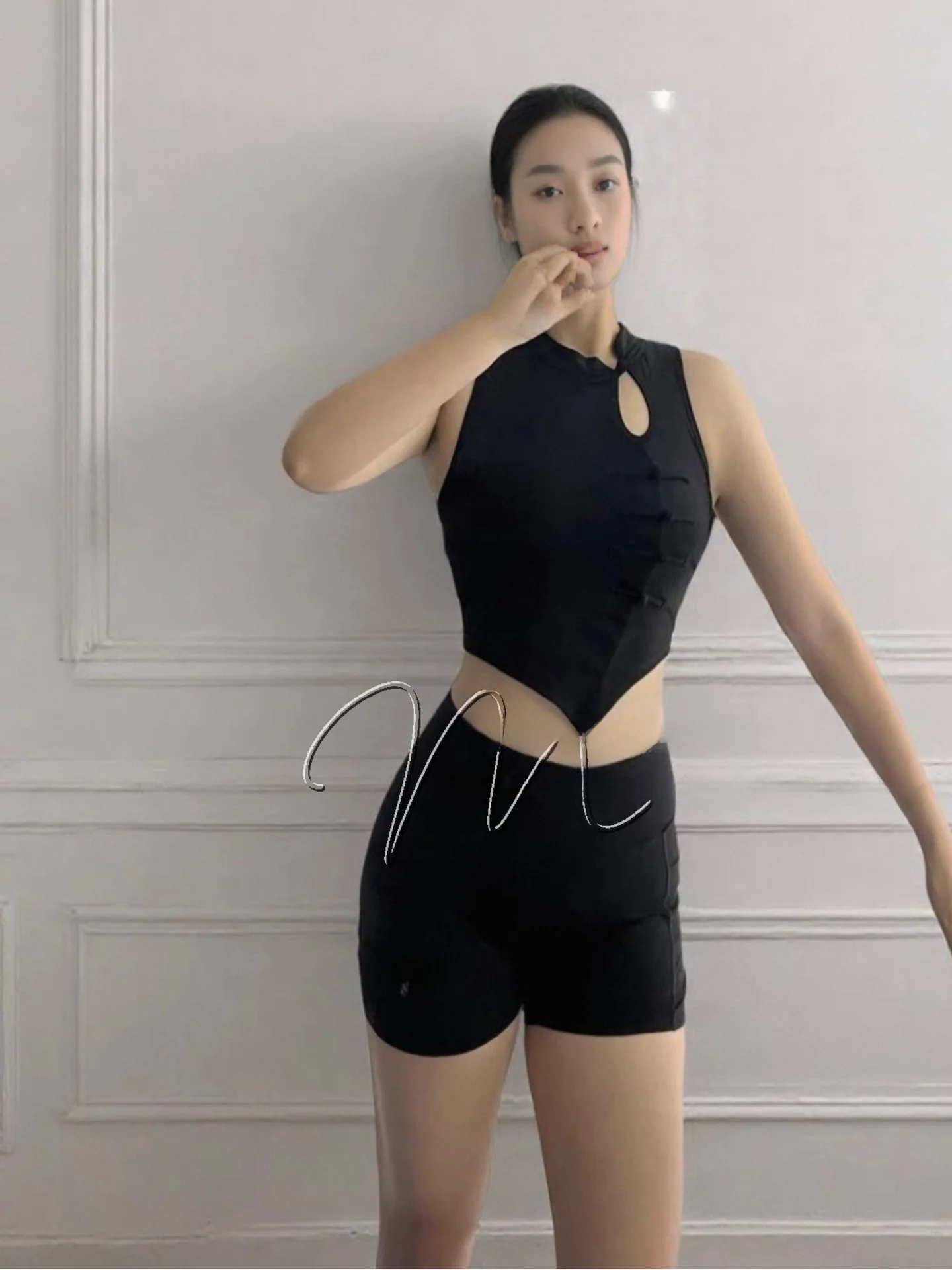 New Chinese Style Yoga Fitness Suit with Buttoned Shorts Three-quarter Length Tummy Control Sports Vest for Women