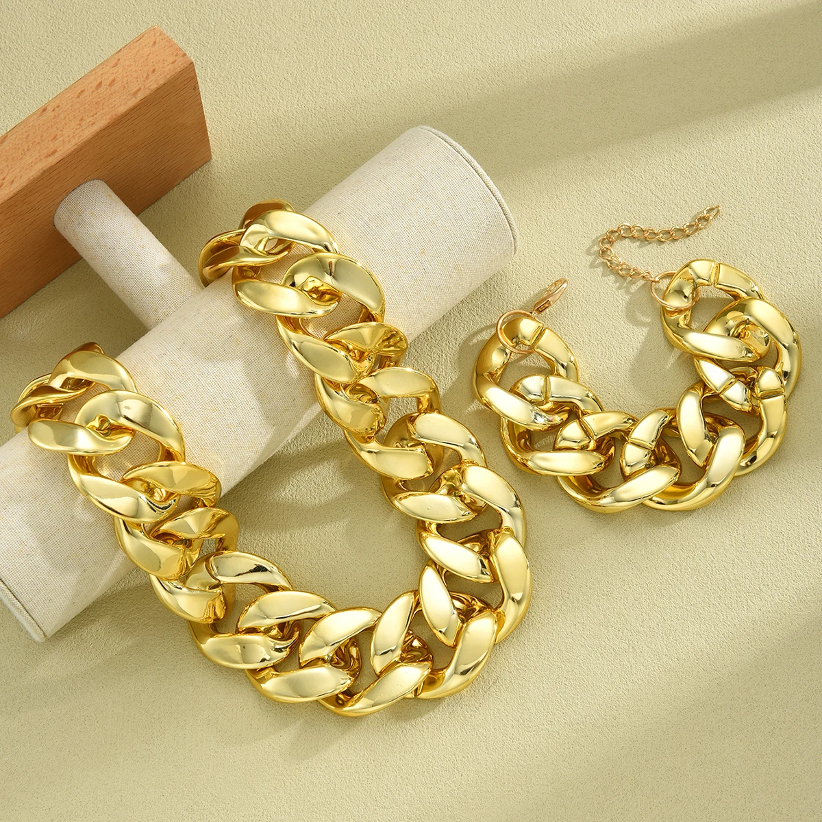 2pcs Exaggerated Gold Cuban Chain Necklace and Bracelet Set