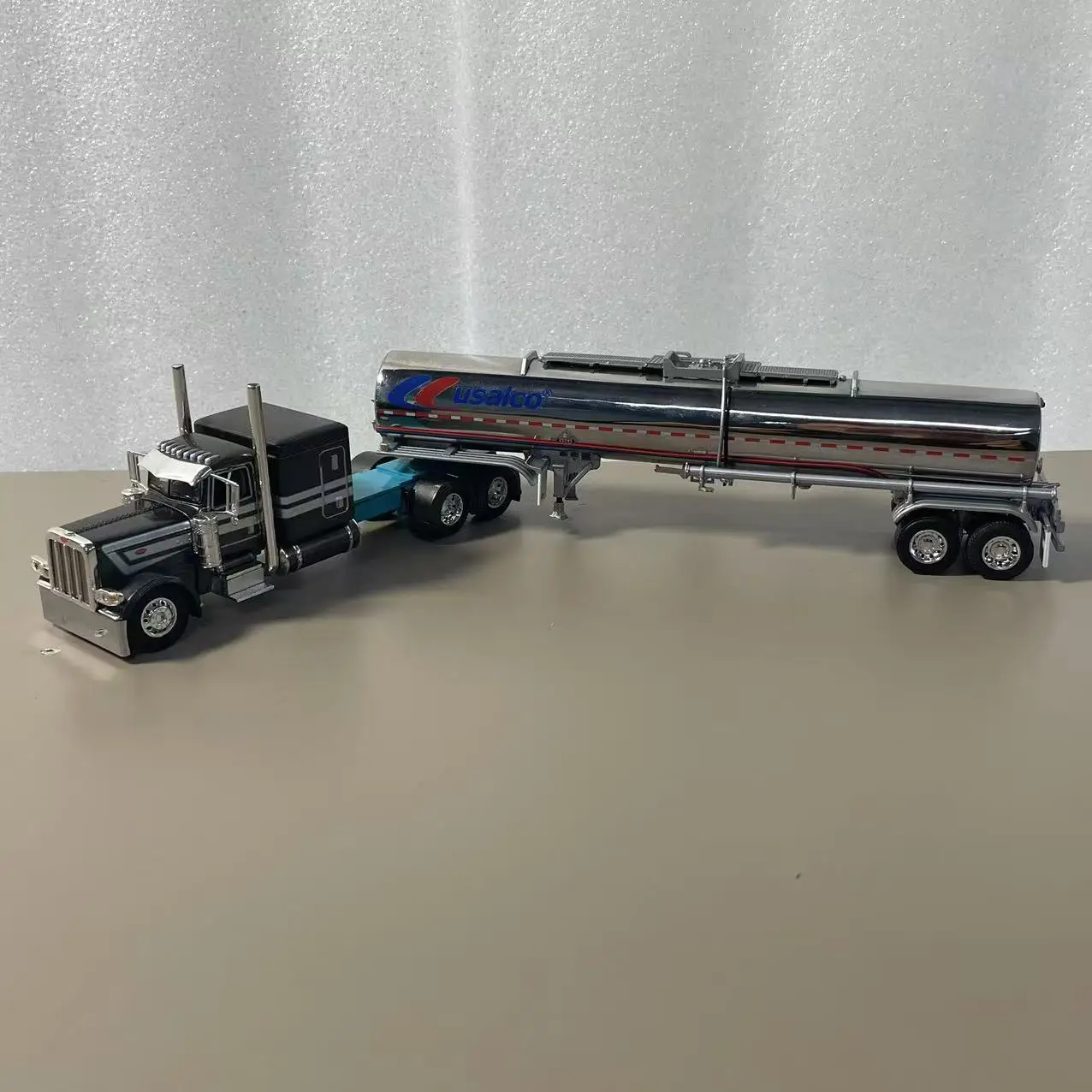 1/64 Scale DCP By FG ​​1:64 Peterbilt 389 American Oil Tanker Truck Model Toy Children's Holiday Gift Diecast Alloy Car Souvenir