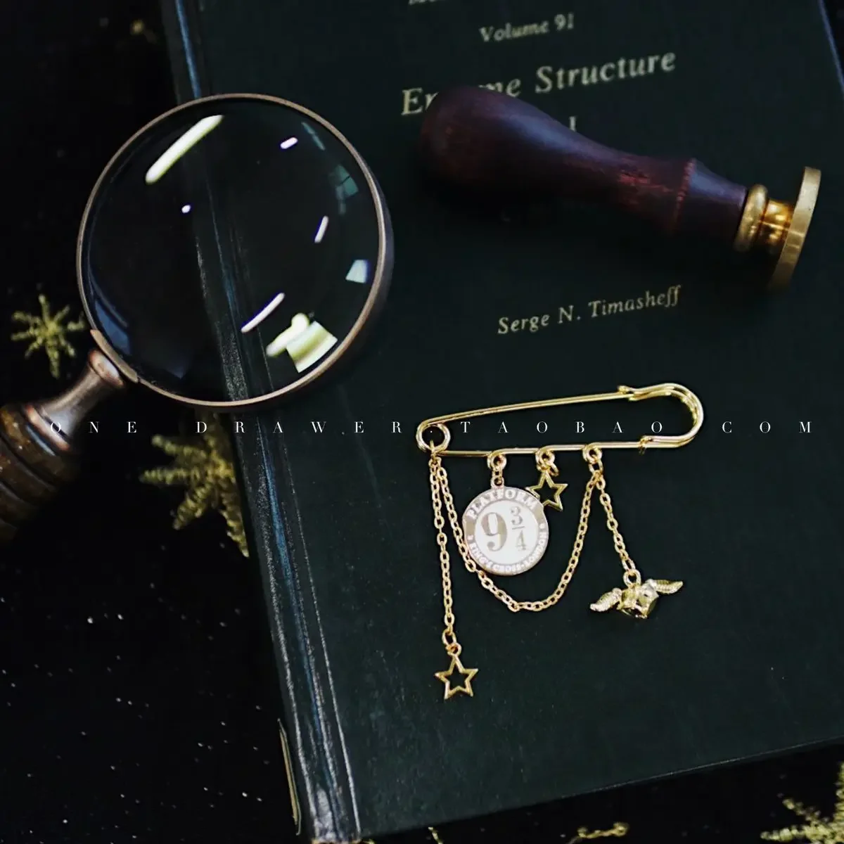 

New Harry Potter movies, 943 station numbers, brooches, backpacks, clothing accessories, Christmas gifts