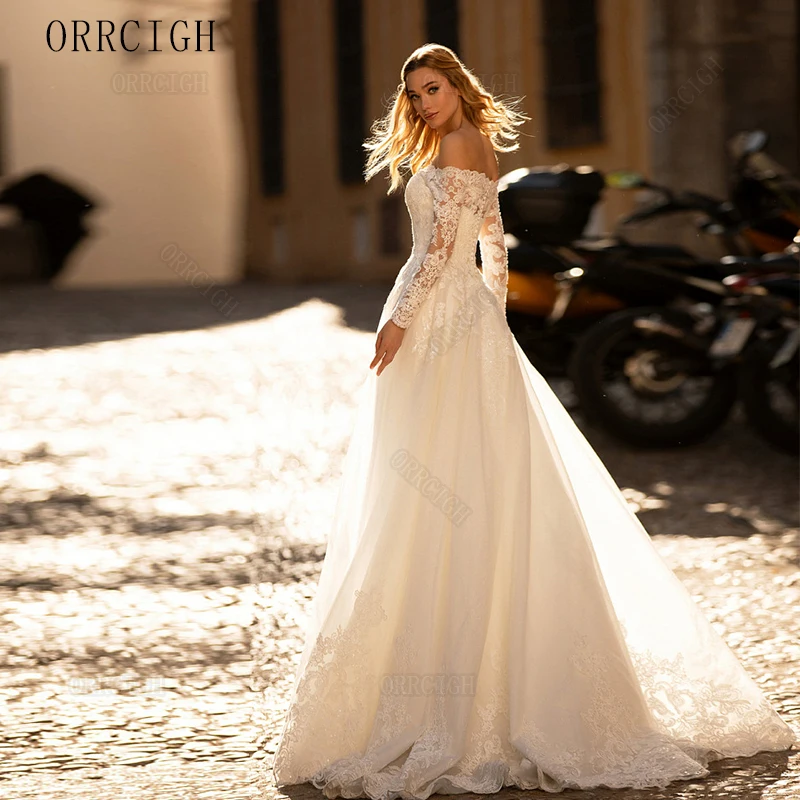 Elegant  Off Shoulder Wedding Dresses with Lace Applique Tulle Bridal Gown Floor Length Formal Engagement Dress Customizable