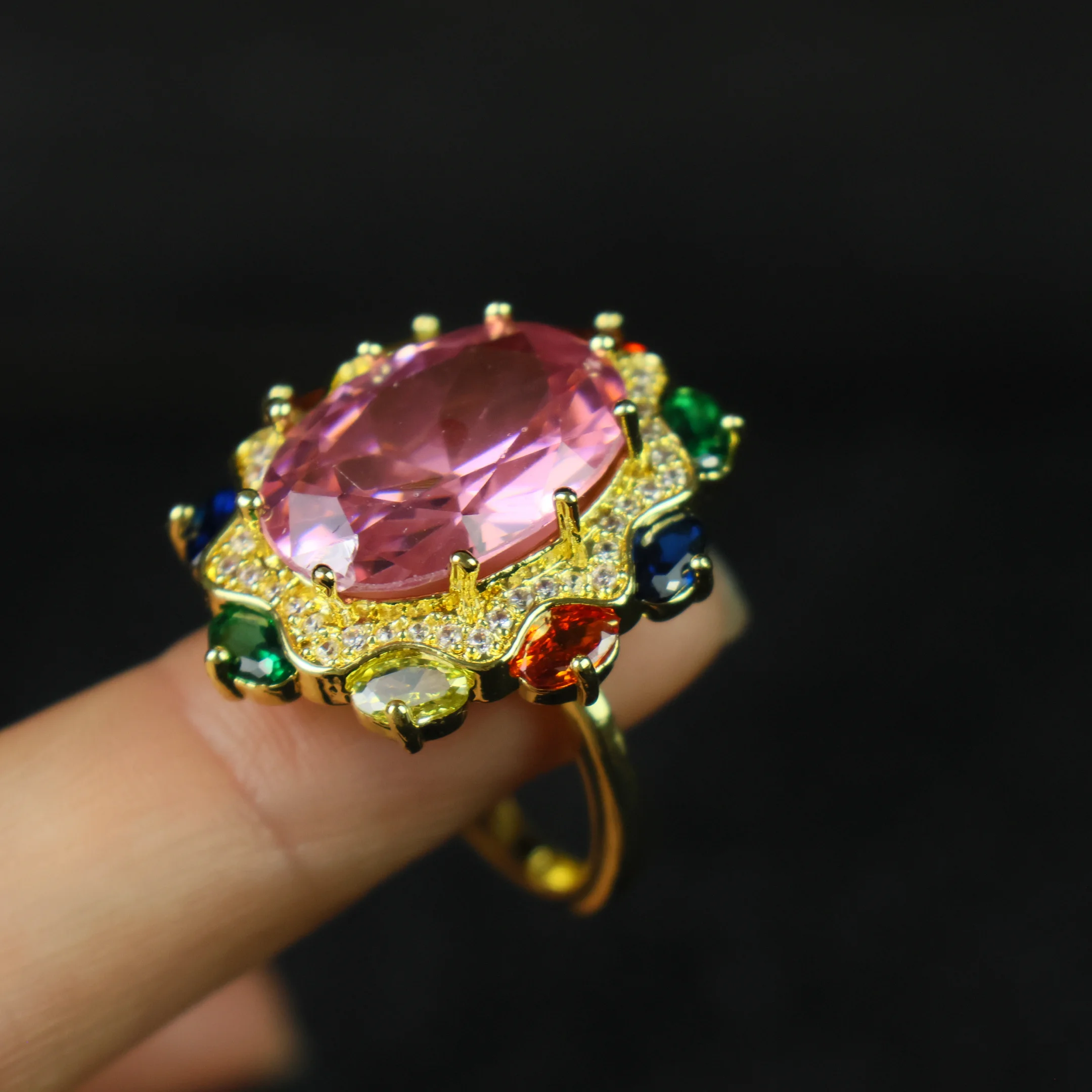 

Кольцо-солитер с белым бриллиантом круглой огранки, 2,50 карата, серебро 925 пробы, сертифицировано.