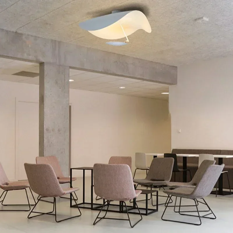 Lampadario a LED minimalista nordico con cappello a navetta volante per soggiorno, caffetteria, camera da letto dell'hotel, illuminazione domestica per interni