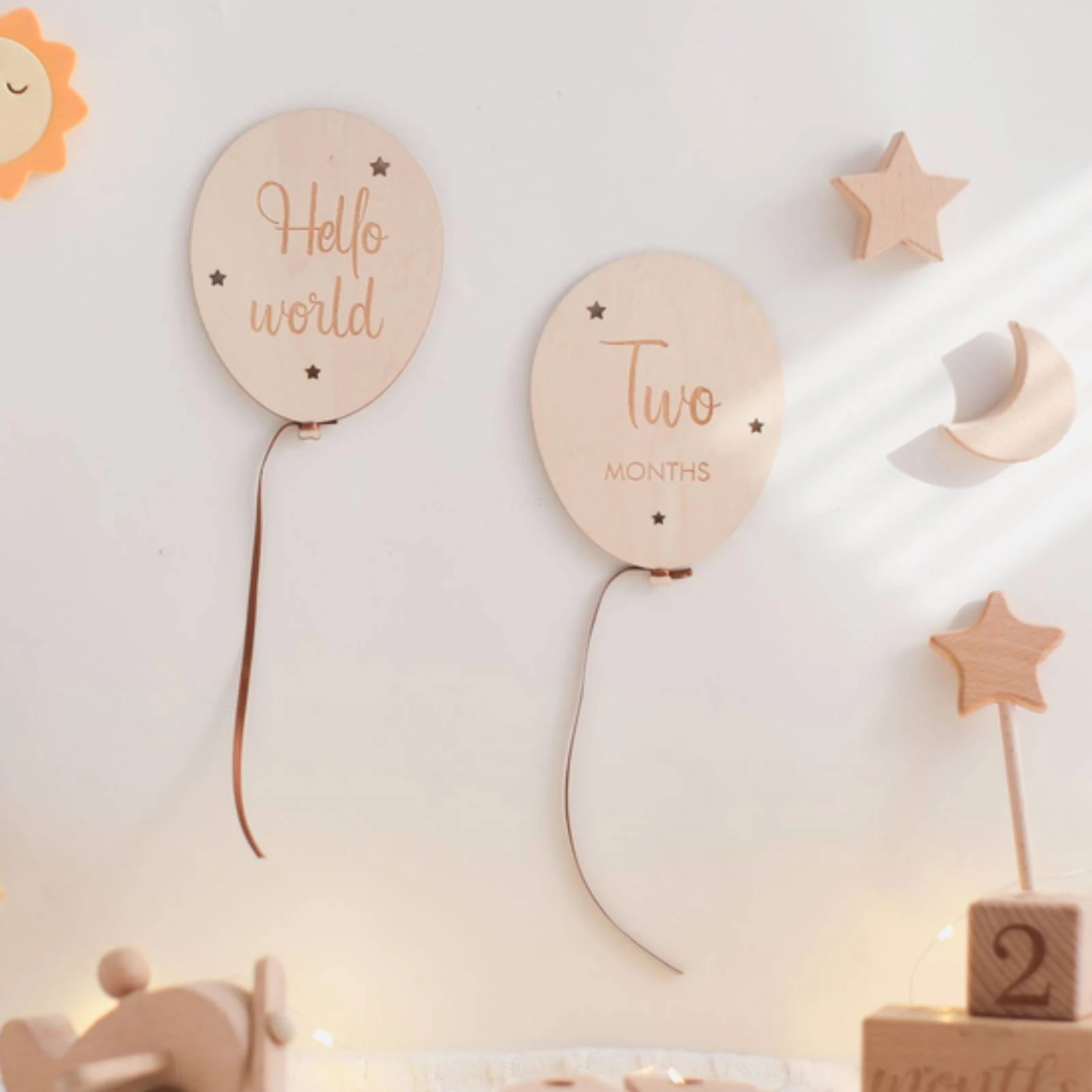 Wooden Milestone Plaque Gender-Neutral Baby Milestone Disc with Ribbon Double-Sided Photo Props Lightweight Sturdy for Newborns