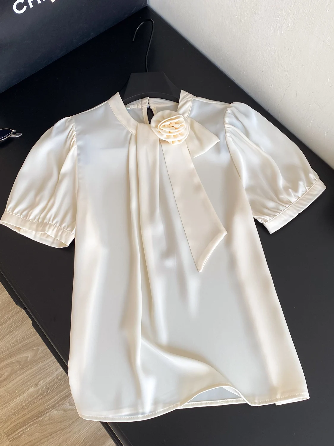 

Ladies Style Silk Short Sleeve Shirt Women Summer Korean Version Commute Sweet Loose Sash Elegant Top Knot