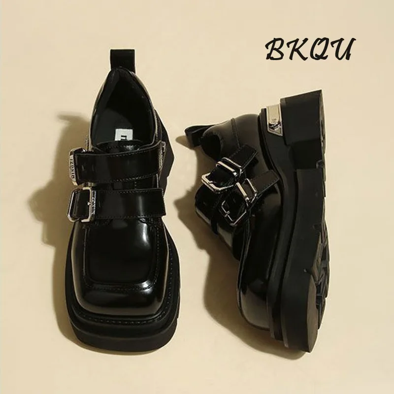 BKQU 2024, nowy trend Punk Loafers Square Head Lolita Double Button Sweet Cool Platform Shoes Metal Decoration pumps