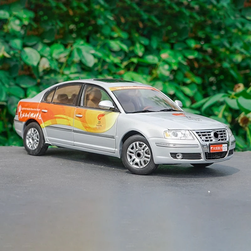 Diecast 1:18 Scale PASSAT Lingyu Alloy Car Model Finished Product Simulation Toy Collection Gift Static Model Souvenir