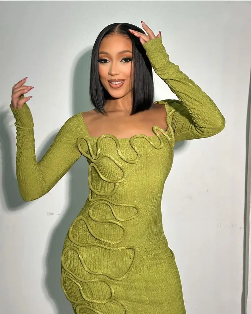 Sommer 2025, olivgrünes langes Kleid für Damen, grenzüberschreitend, plissiert, Twist-Seil, dekorativ, quadratischer Ausschnitt, lange Ärmel, schmale Passform, Maxikleid
