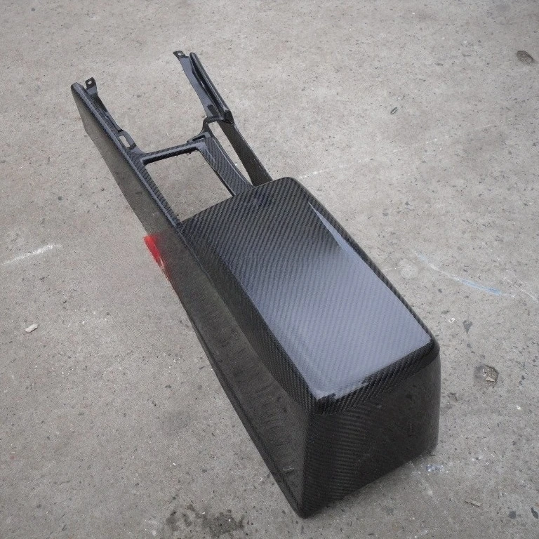 

Car modification parts, suitable for R34 interior, central hand box, carbon fiber products, welcome to buy