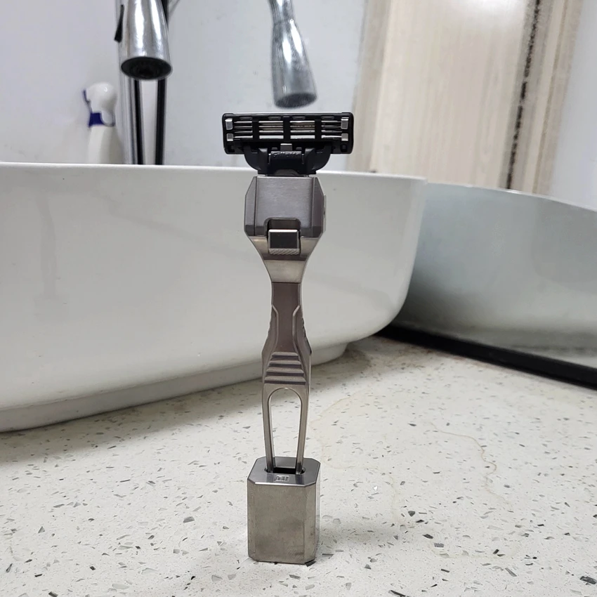 Winger Handrasierer aus reiner Titanlegierung