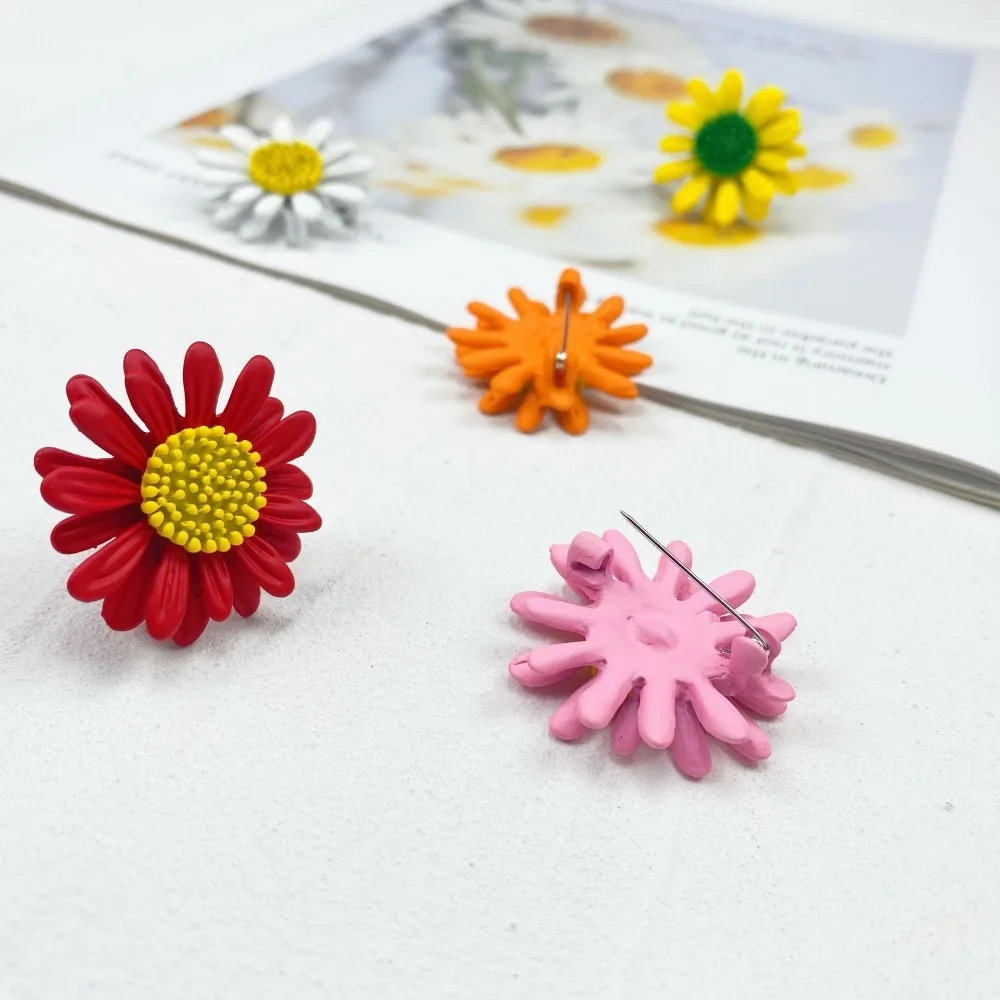 Brooch Pin Daisy Brooches Flowers Elegant Daisy Brooch Pin Jewelry Metal Enamel Sunflower Metal Lapel Pins Skirt/Collar Decor