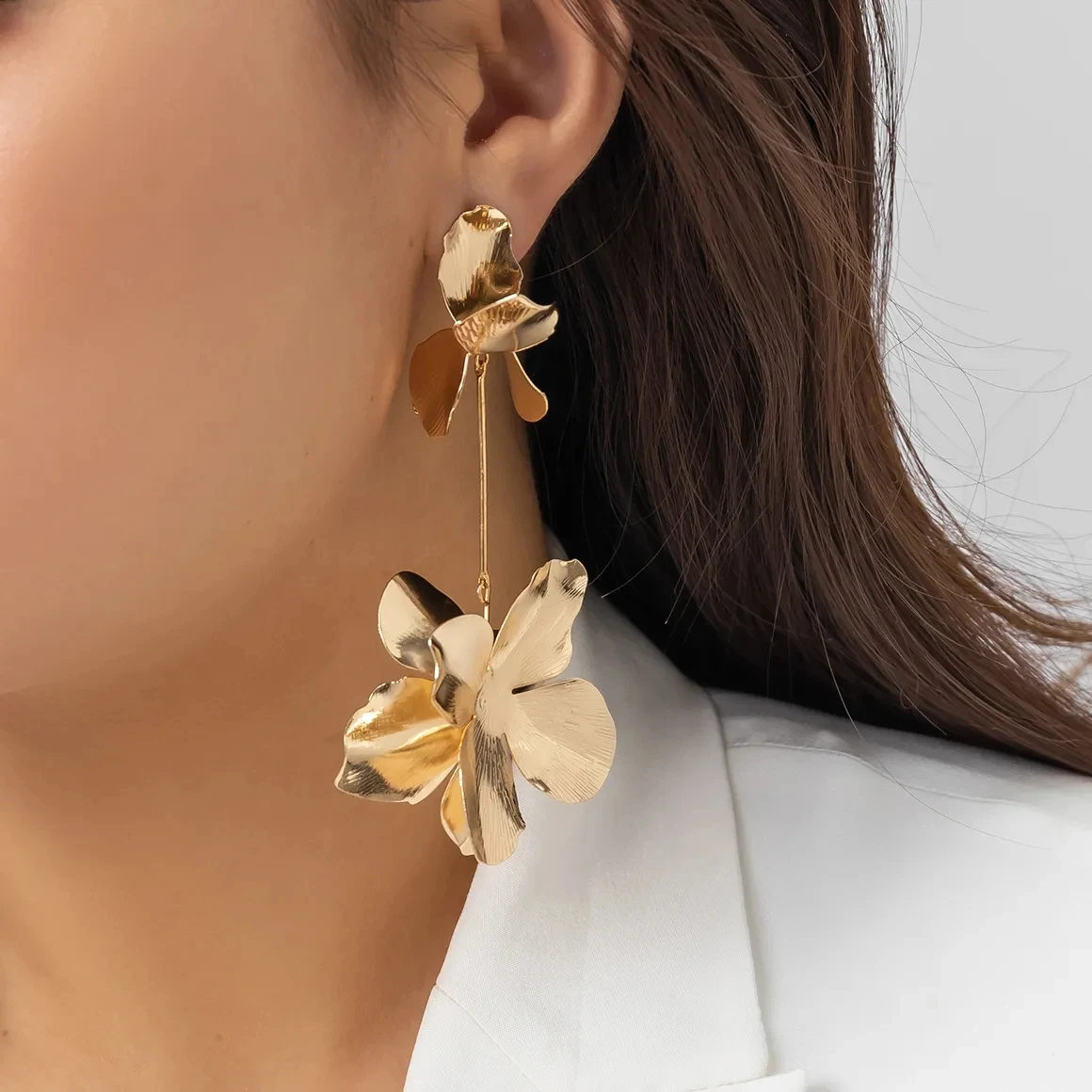 Vintage Geometric Flower Petal Pendant Drop Earrings for Women Fashion Statement Gold-Color Hanging Earrings Party Jewelry Gifts