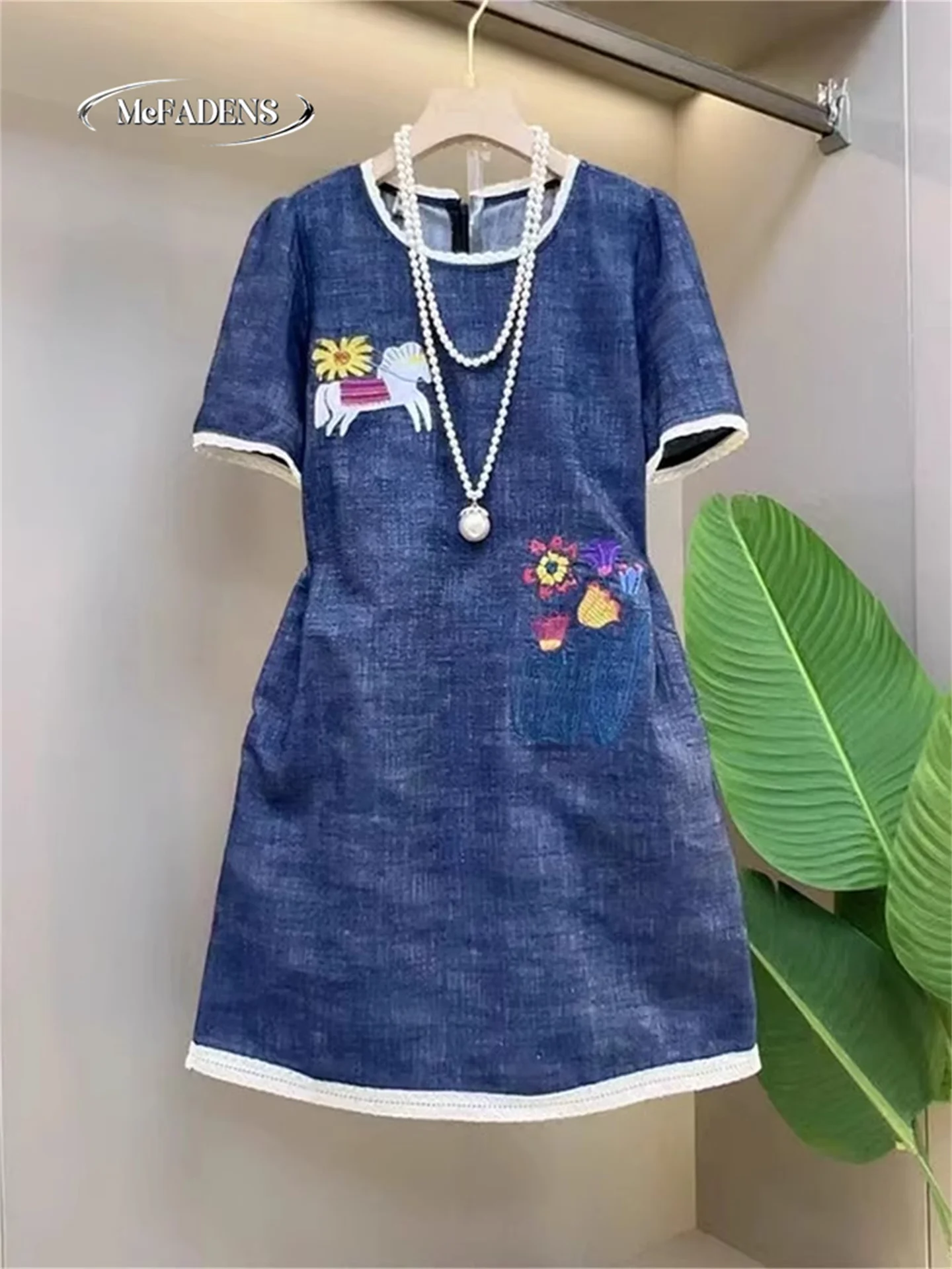 

Hong Kong Summer New Sle Embroidered Lace Skirt Faion plus Size Women's Loose And Sli Age-Defng One-Piece Dr