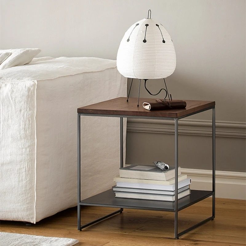 

Мебель для небольших квартир Приставной столик из орехового дерева - Светлый роскошный квадрат из массива дерева для гостиной и спальни"