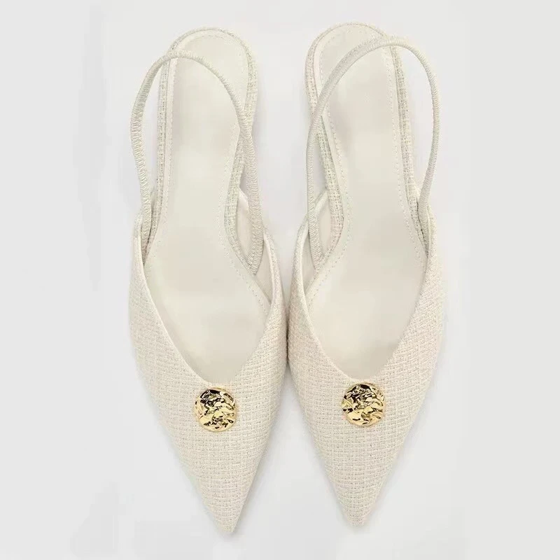 Luxus Designer Kitten Heel Frauen Pumpen Metall Dekoration Elegante Rückenfreie Kleid Schuhe Damen Sexy Spitz Zurück Strap Sandalen