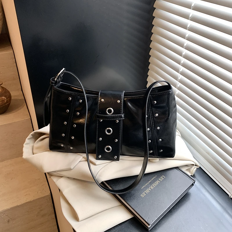 2025 مصمم الأزياء نمط جديد الصلبة بو ساحة حقائب كتف عالية الجودة شخصية شعبية الإبط حقائب للنساء الساخن العصرية