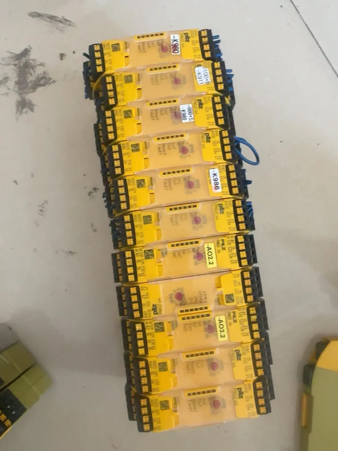 Pilz PILZ safety relay model PNOZ s4 C 751104, original in Germany, 24VDC power supply, 3n/o 1n/c output