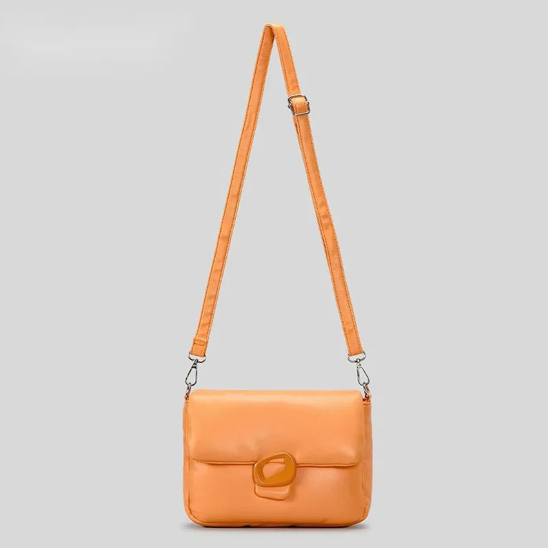 Nuevo bolso nube de PU suave de Color caramelo, bolso cuadrado pequeño acolchado con tapa, bandolera de hombro Simple de Color sólido para mujer