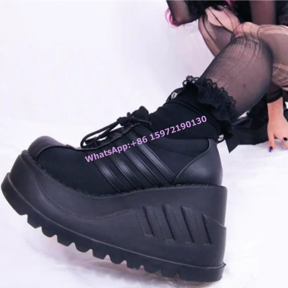 

Готические туфли-лодочки на толстой подошве с круглым носком на танкетке, черно-белые туфли на мелкой подошве с перекрестной завязкой, кожаные женские туфли в темном стиле в стиле панк, женские туфли на высоком каблуке