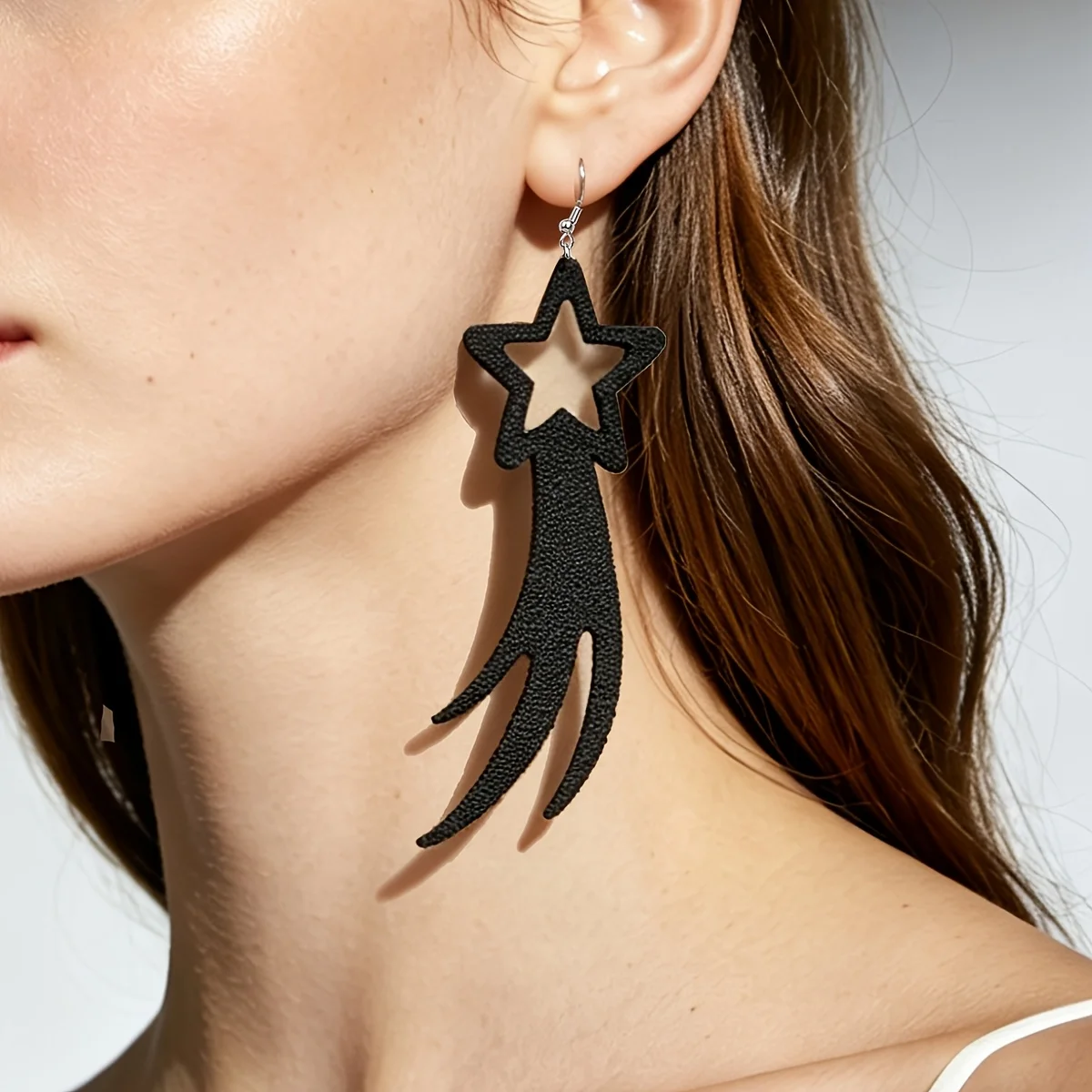 Marliwoo 1 Pair PU Leather Shooting Star Dangle Earrings Hollow Star Cut‑out Long Tassel Slivery Hook Women Party Drop Earrings